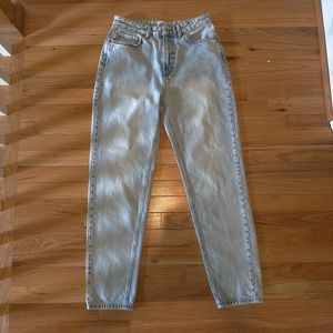 Urban Outfitters mom jeans